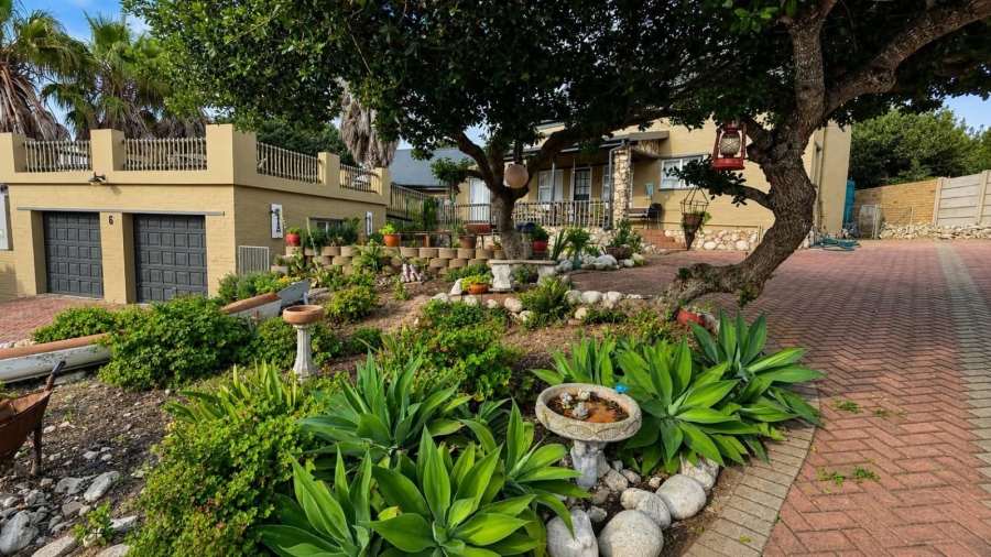 5 Bedroom Property for Sale in Stilbaai Wes Western Cape